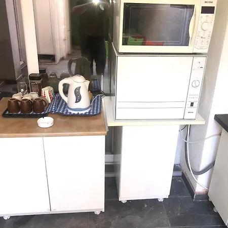 In Free Parking Area 招待所