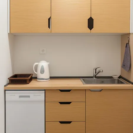 招待所 In Free Parking Area