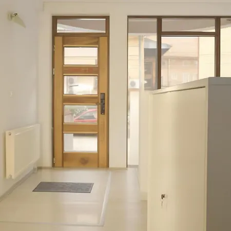 In Free Parking Area 招待所