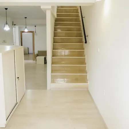 In Free Parking Area 招待所