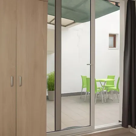 招待所 In Free Parking Area 斯科普里