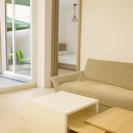 In Free Parking Area * 斯科普里