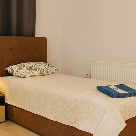 招待所 In Free Parking Area