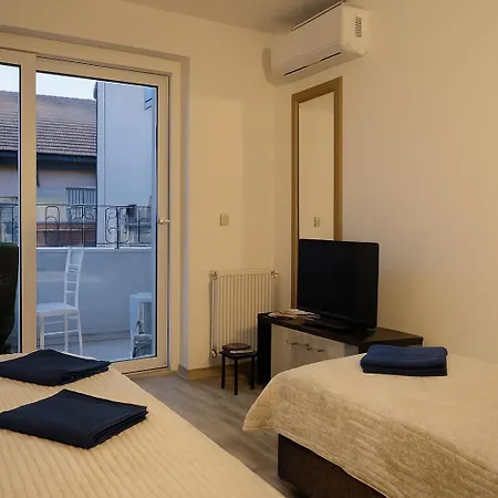 招待所 In Free Parking Area 斯科普里