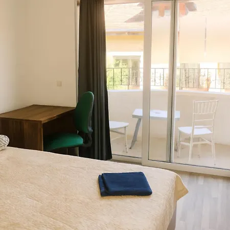 In Free Parking Area 招待所 斯科普里