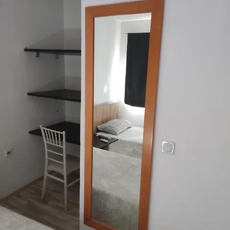 In Free Parking Area * 斯科普里