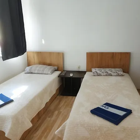 In Free Parking Area 招待所